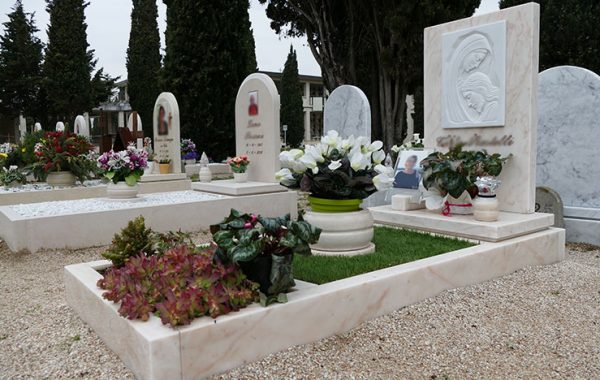 Lapidi cimiteriali 2