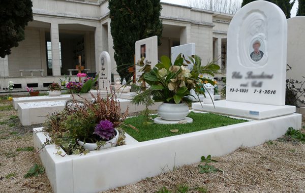 Lapidi cimiteriali 3