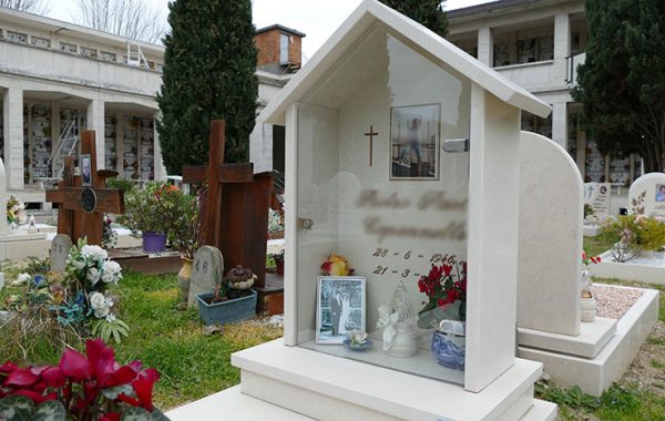 Lapidi cimiteriali 8